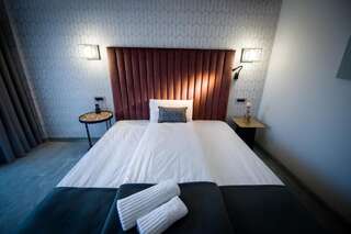 Отель Pensiunea Nora Prestige- Corp A&C Тимишоара Двухместный номер Делюкс с 1 кроватью или 2 отдельными кроватями и балконом-14